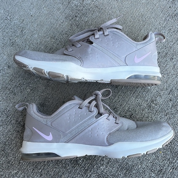 Nike Air Bella Trainers - women’s size 8 sneakers - Picture 4 of 7